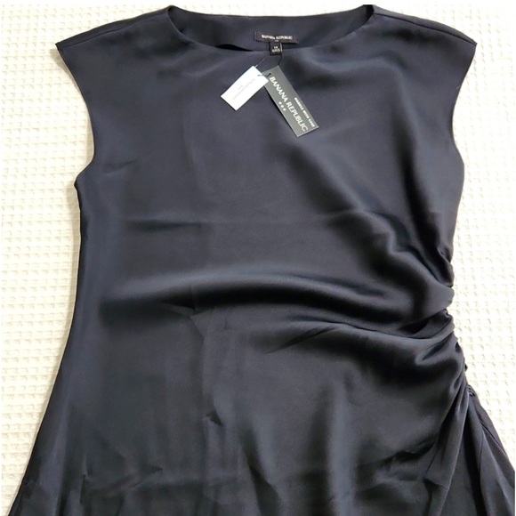 Banana Republic SHIRRED-SIDE
SATIN MIDI DRESS - Picture 8 of 9